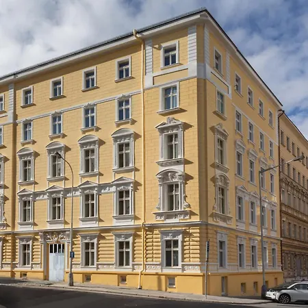 Charming By Wenceslas Square And National Museum With Ac Апартаменты *