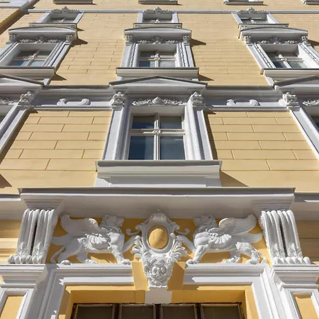 Charming By Wenceslas Square And National Museum With Ac Прага