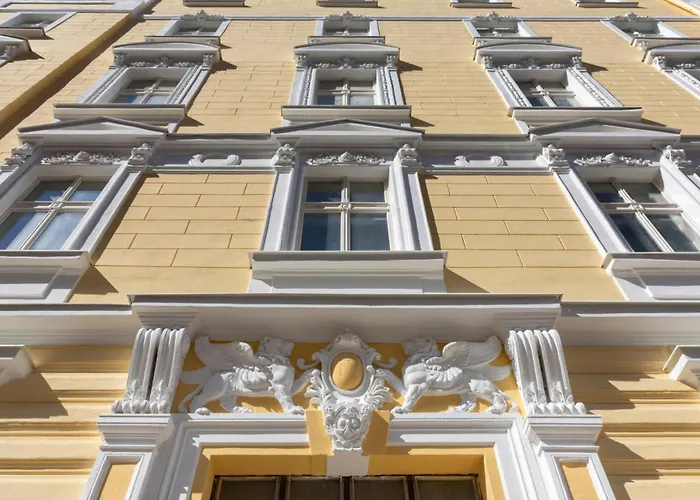 Charming By Wenceslas Square And National Museum With Ac 布拉格