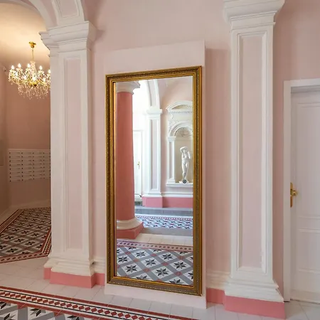 Charming By Wenceslas Square And National Museum With Ac * Prag